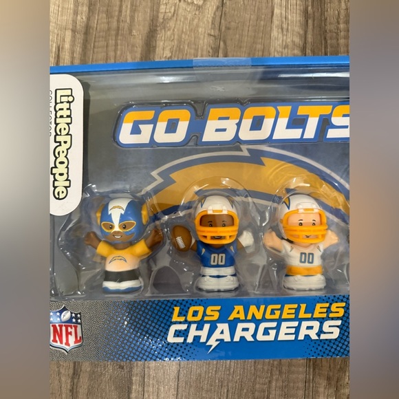 Fisher Price Little People x NFL Collector Los Angeles Chargers Figure 4-Pack - Picture 5 of 16